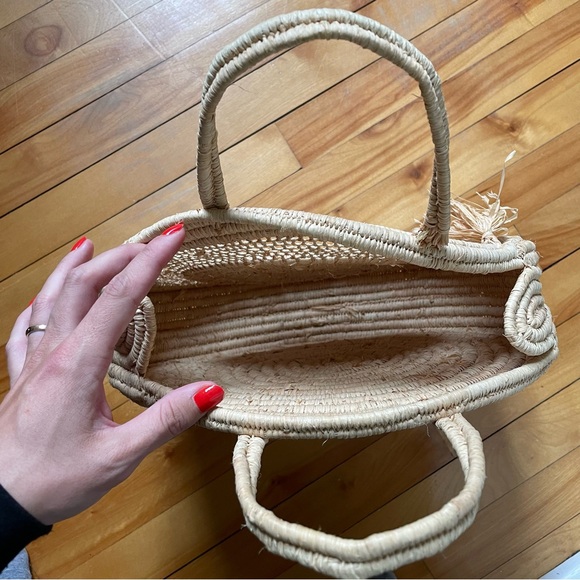 Round Straw Bag - Picture 3 of 4
